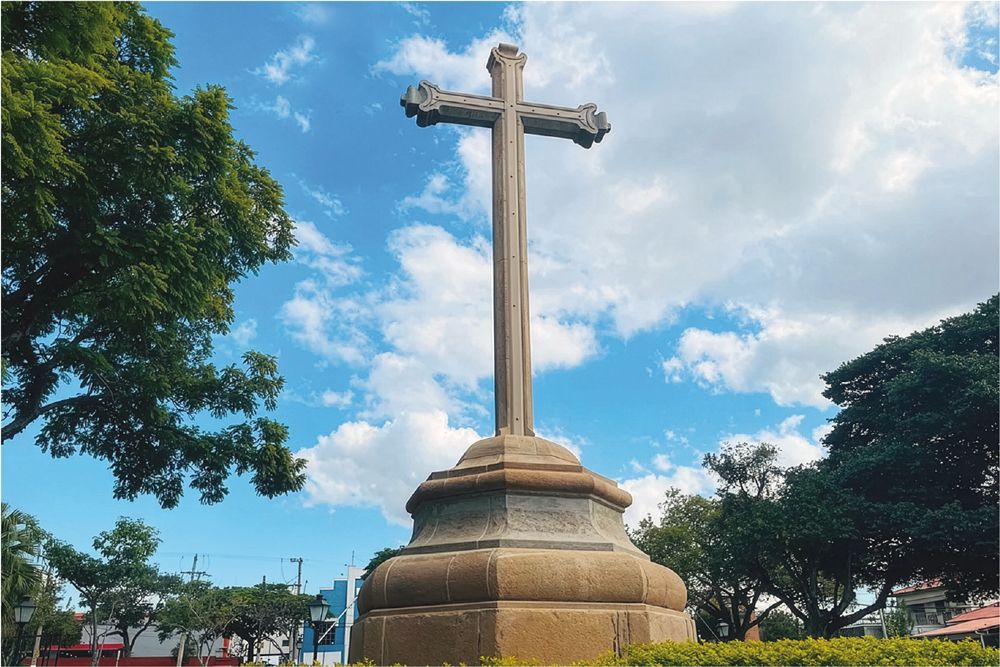 Em foto da década de 1860, a Matriz da Sé, com a Catedral à direita